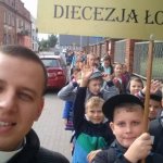 Pielgrzymka dzieci do Rostkowa